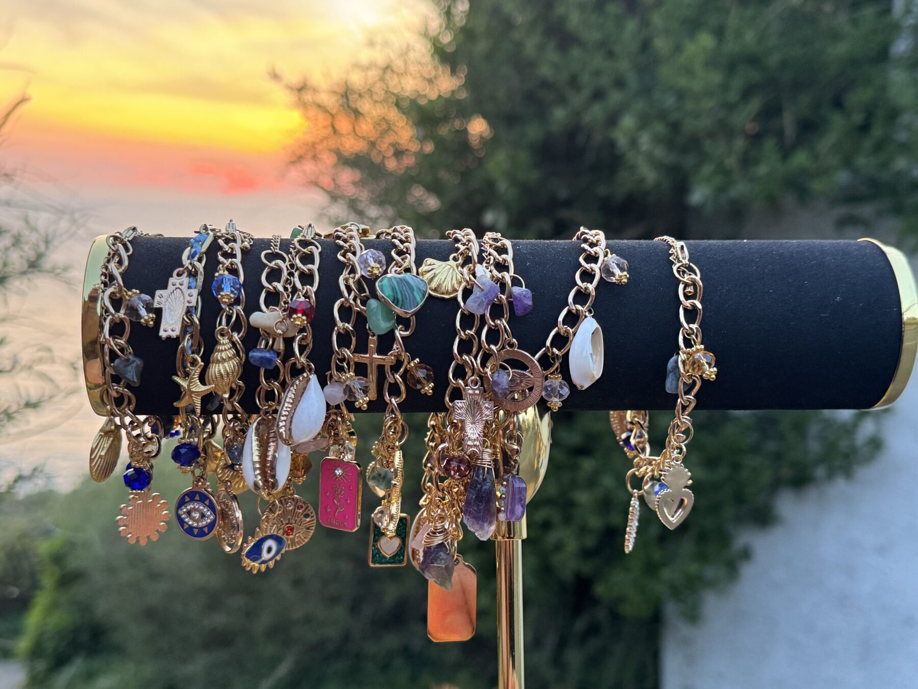Bracelets protecteur à breloques et pierres naturelles ( Différents modèles fait main)