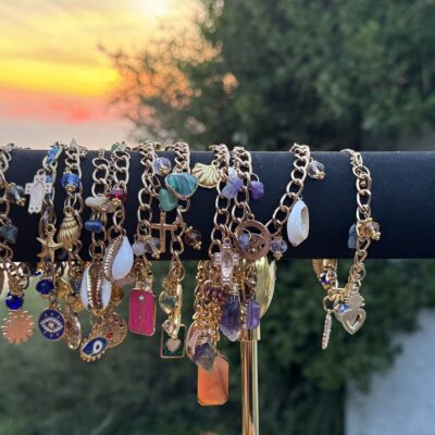 Bracelets protecteur à breloques et pierres naturelles ( Différents modèles fait main)